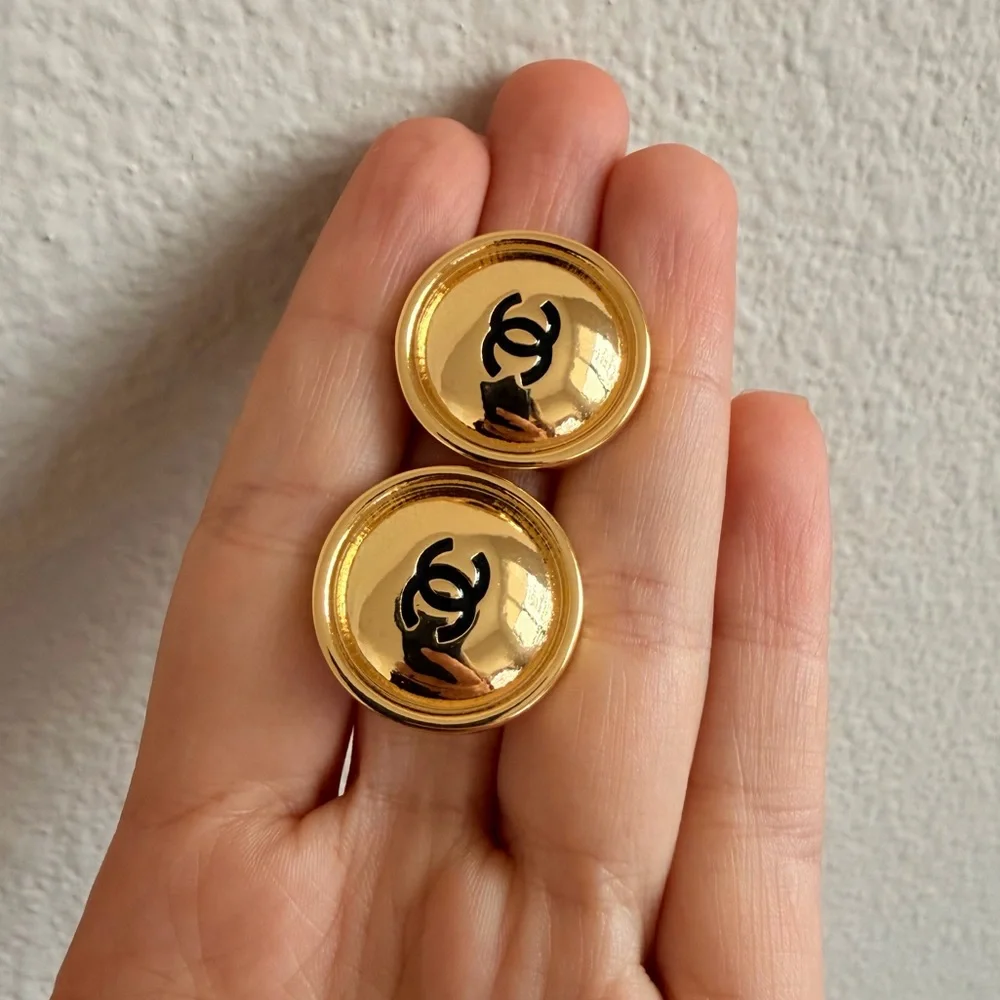 🖤Vintage Chanel Gold CC Logo Earrings✨ - Picture 10 of 10